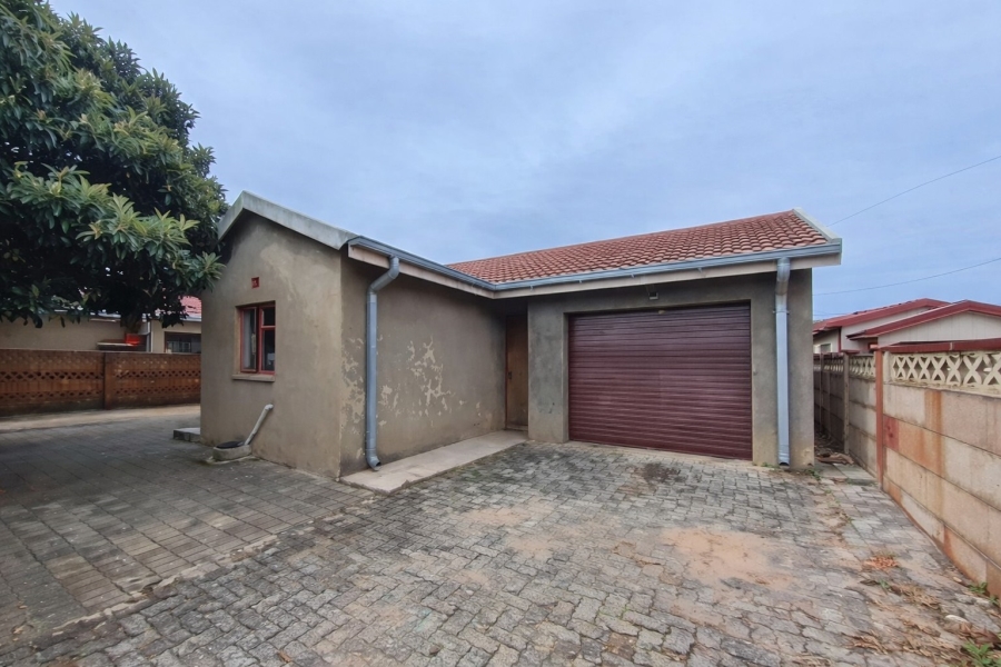 3 Bedroom Property for Sale in Phuthaditjhaba Free State
